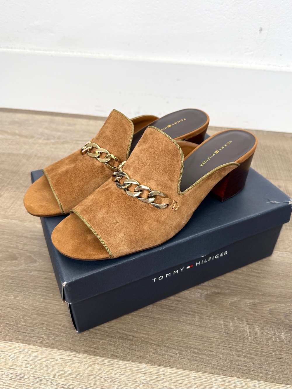 Tommy Hilfiger Zoletric Size 10 Brown Suede Block Heel Mules